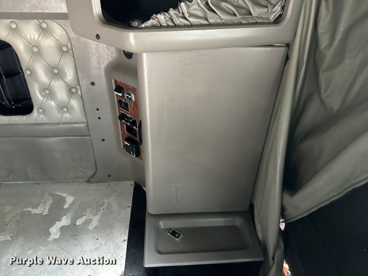 image for item DU3008 2005 Kenworth  W900  semi truck