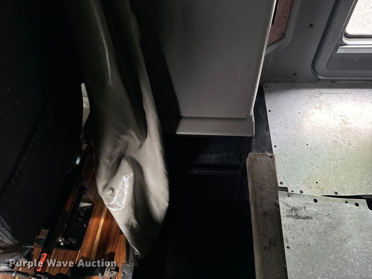 image for item DU3008 2005 Kenworth  W900  semi truck