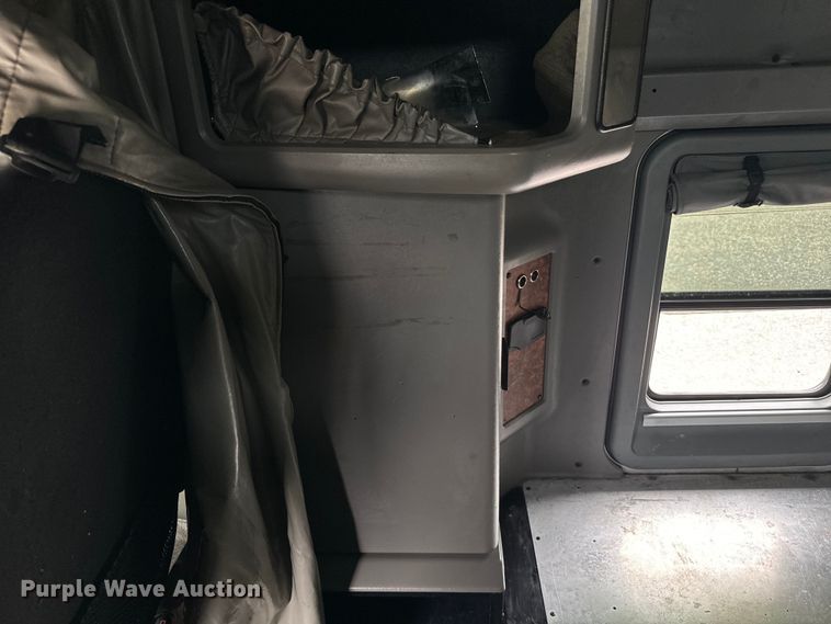 image for item DU3008 2005 Kenworth  W900  semi truck