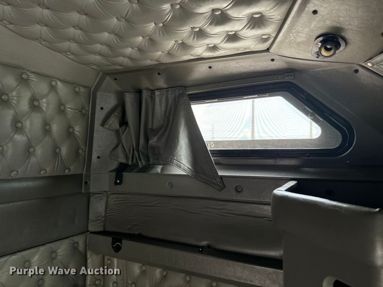 image for item DU3008 2005 Kenworth  W900  semi truck