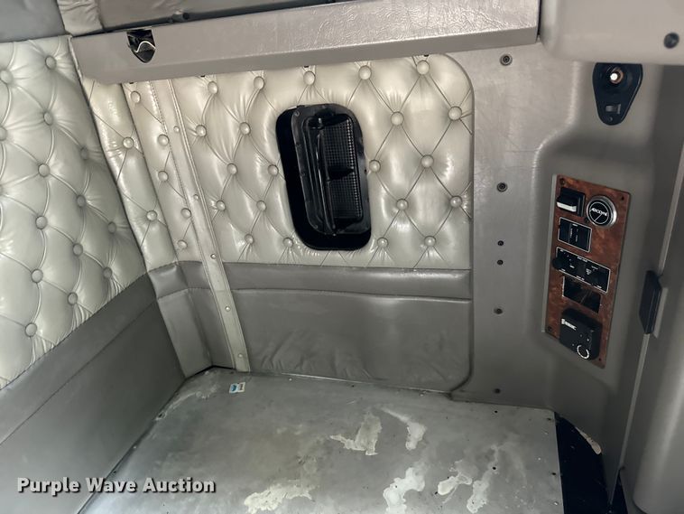 image for item DU3008 2005 Kenworth  W900  semi truck