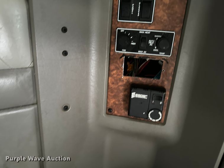 image for item DU3008 2005 Kenworth  W900  semi truck