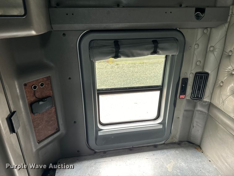 image for item DU3008 2005 Kenworth  W900  semi truck