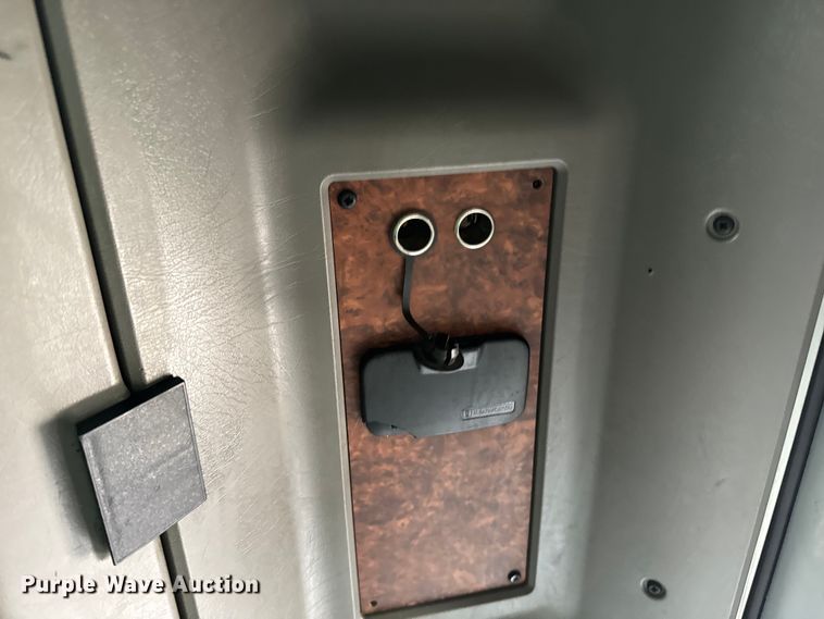 image for item DU3008 2005 Kenworth  W900  semi truck