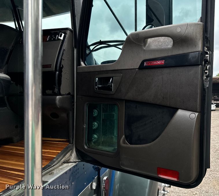 image for item DU3008 2005 Kenworth  W900  semi truck