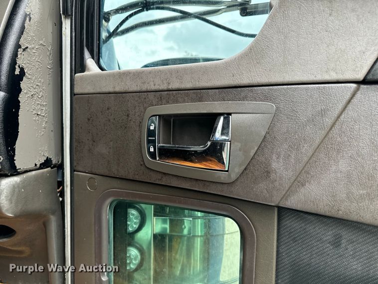 image for item DU3008 2005 Kenworth  W900  semi truck