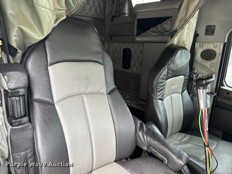 image for item DU3008 2005 Kenworth  W900  semi truck