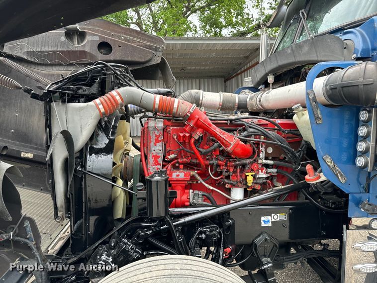 image for item DU3008 2005 Kenworth  W900  semi truck