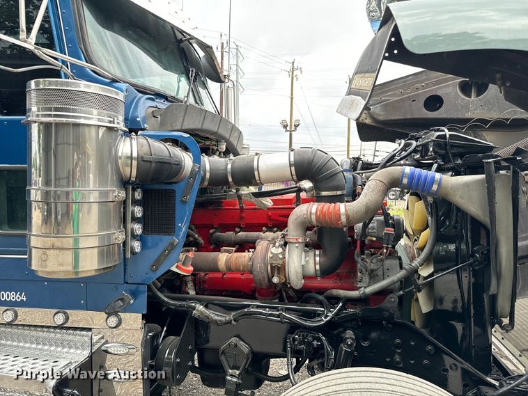 image for item DU3008 2005 Kenworth  W900  semi truck