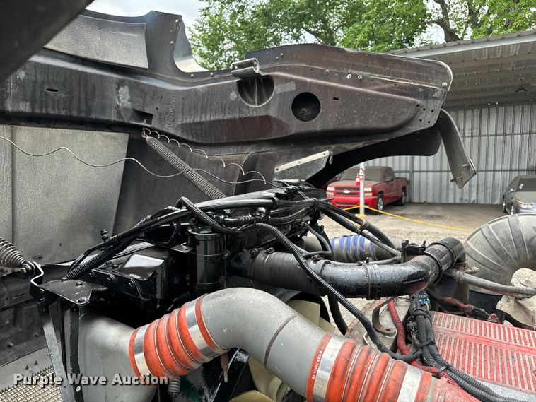 image for item DU3008 2005 Kenworth  W900  semi truck