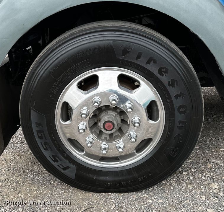 image for item DU3008 2005 Kenworth  W900  semi truck