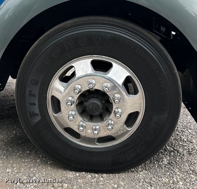 image for item DU3008 2005 Kenworth  W900  semi truck