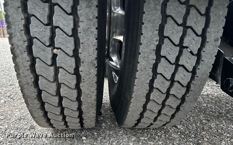 image for item DU3008 2005 Kenworth  W900  semi truck