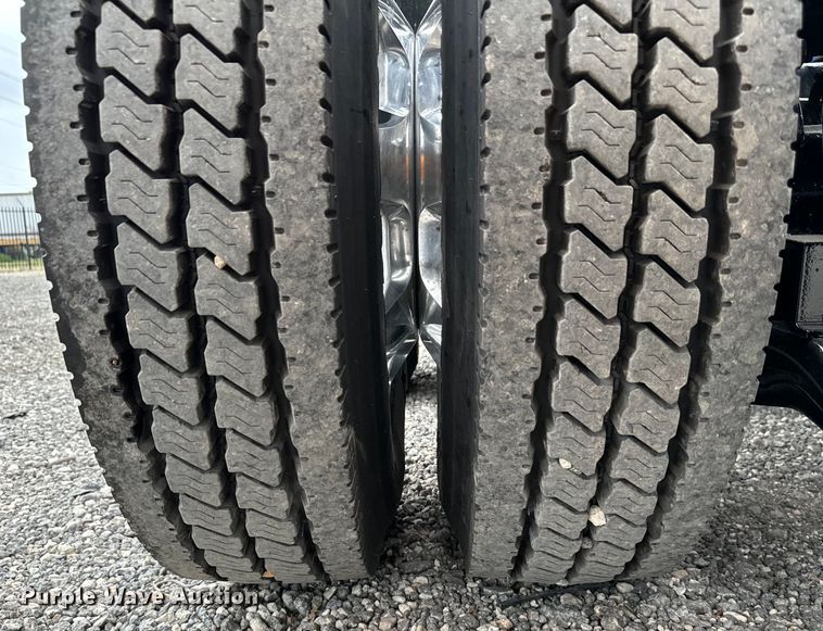 image for item DU3008 2005 Kenworth  W900  semi truck