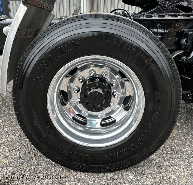 image for item DU3008 2005 Kenworth  W900  semi truck