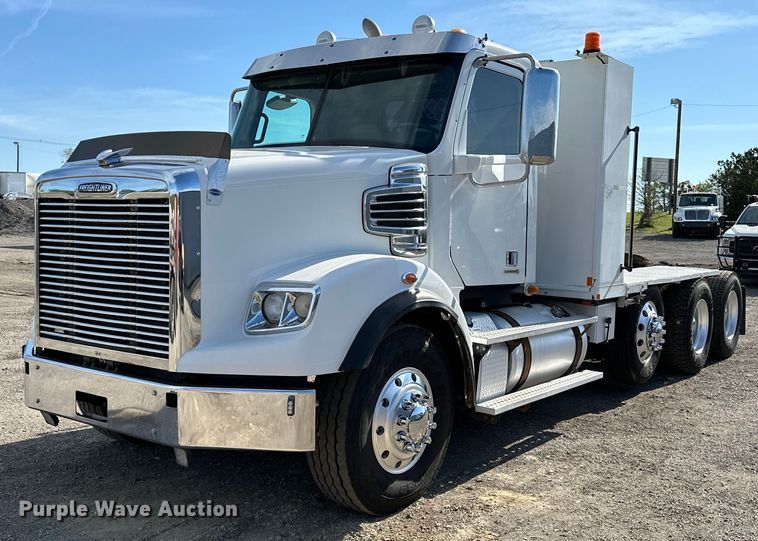 image for item EG1463 2013 Freightliner Coronado SD semi truck