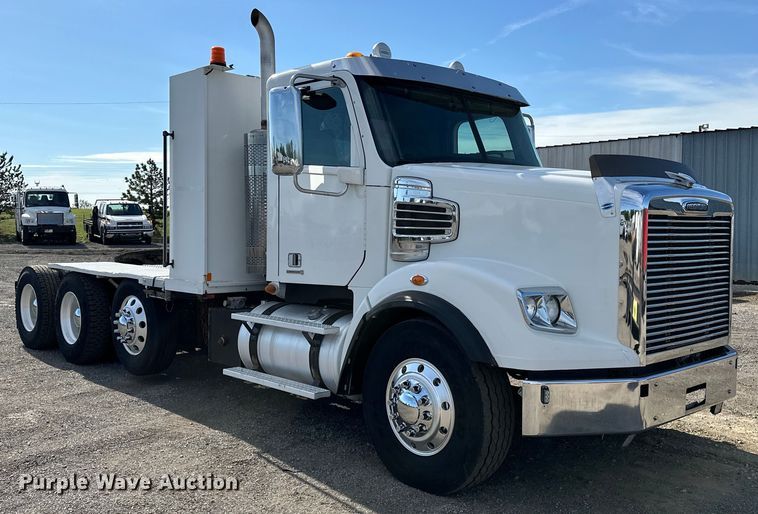 image for item EG1463 2013 Freightliner Coronado SD semi truck