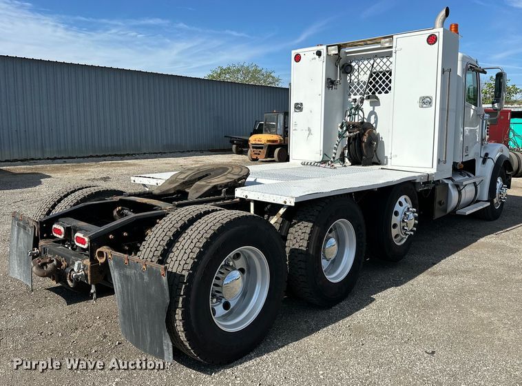 image for item EG1463 2013 Freightliner Coronado SD semi truck