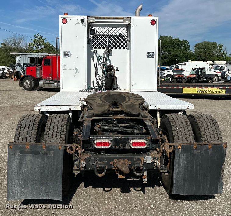 image for item EG1463 2013 Freightliner Coronado SD semi truck