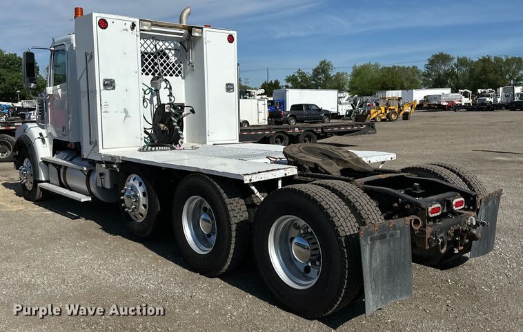 image for item EG1463 2013 Freightliner Coronado SD semi truck