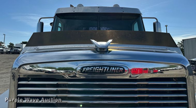 image for item EG1463 2013 Freightliner Coronado SD semi truck