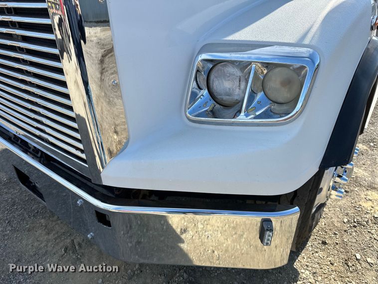 image for item EG1463 2013 Freightliner Coronado SD semi truck