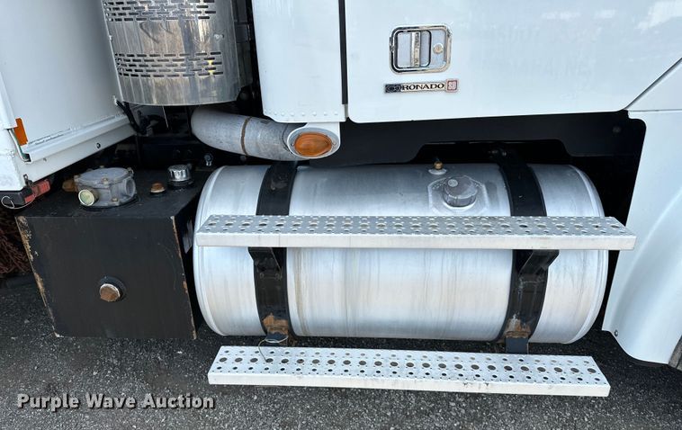 image for item EG1463 2013 Freightliner Coronado SD semi truck