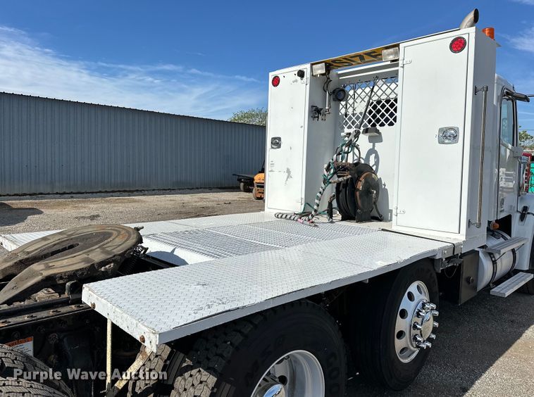 image for item EG1463 2013 Freightliner Coronado SD semi truck