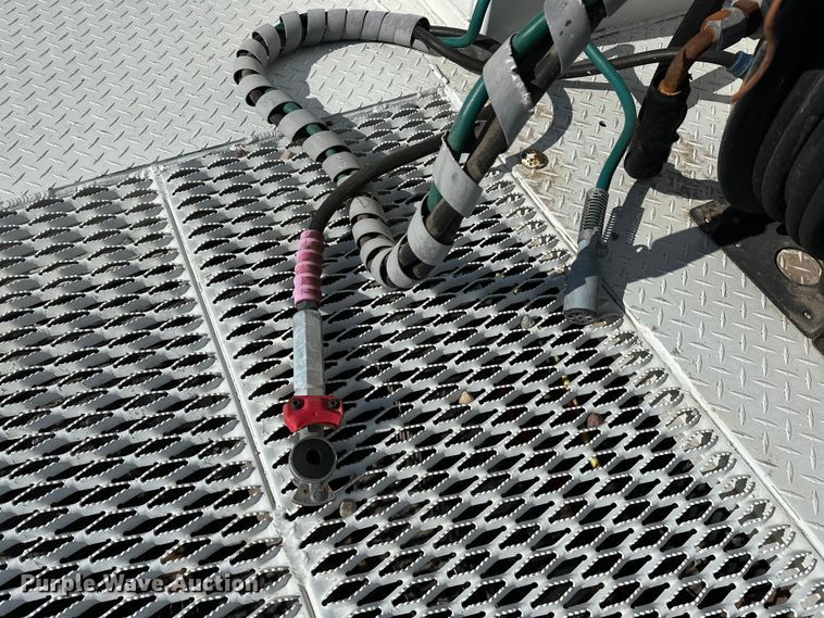 image for item EG1463 2013 Freightliner Coronado SD semi truck