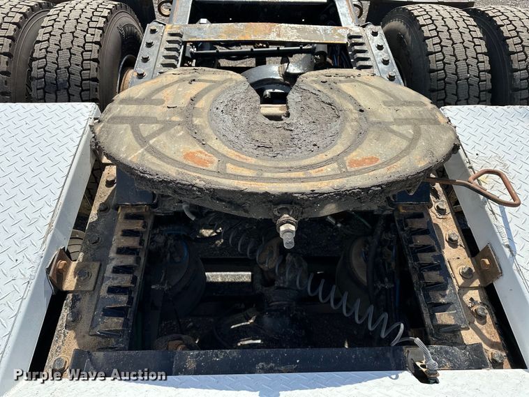 image for item EG1463 2013 Freightliner Coronado SD semi truck