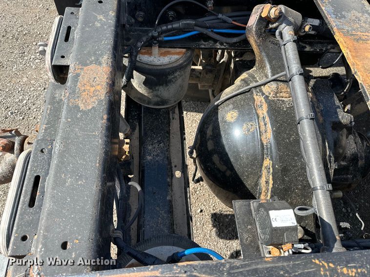 image for item EG1463 2013 Freightliner Coronado SD semi truck