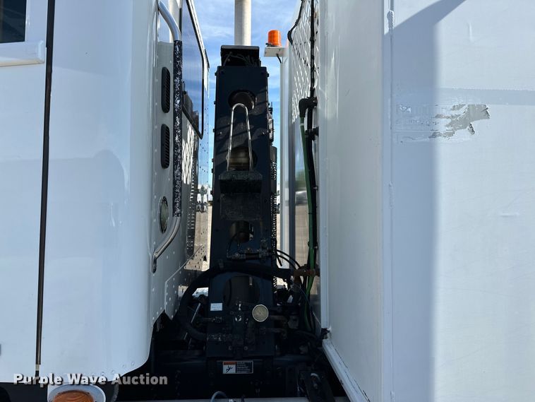 image for item EG1463 2013 Freightliner Coronado SD semi truck