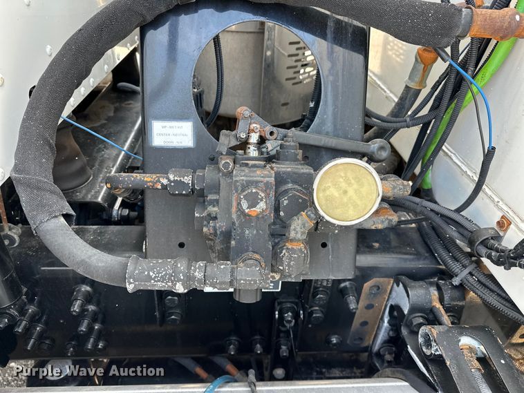 image for item EG1463 2013 Freightliner Coronado SD semi truck