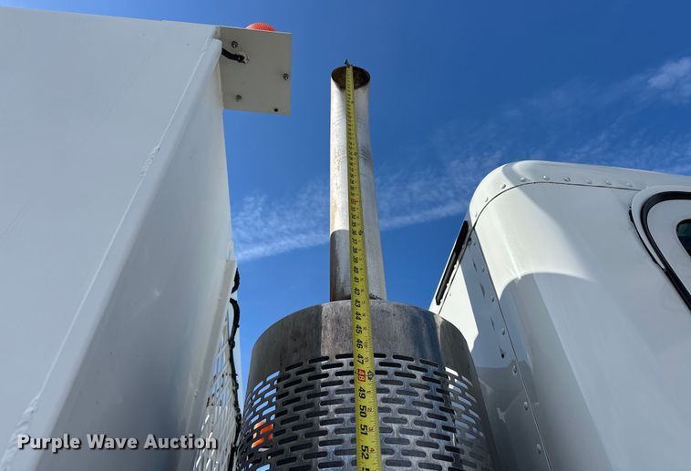 image for item EG1463 2013 Freightliner Coronado SD semi truck