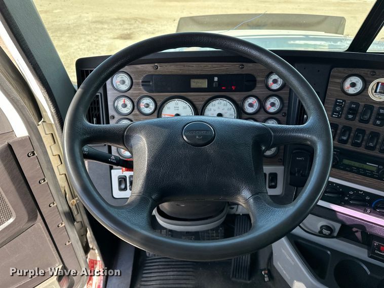 image for item EG1463 2013 Freightliner Coronado SD semi truck