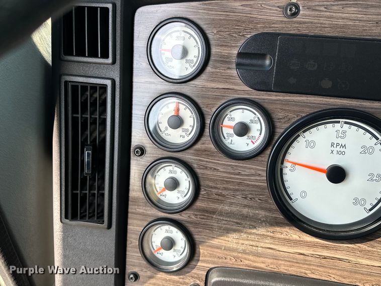 image for item EG1463 2013 Freightliner Coronado SD semi truck