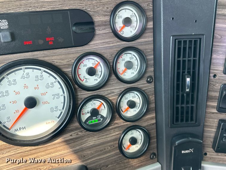 image for item EG1463 2013 Freightliner Coronado SD semi truck