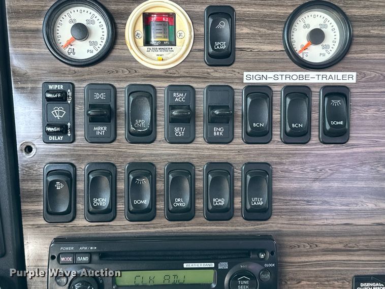 image for item EG1463 2013 Freightliner Coronado SD semi truck