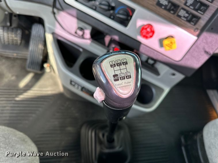 image for item EG1463 2013 Freightliner Coronado SD semi truck