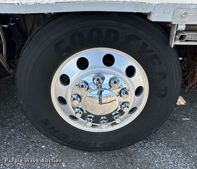 image for item EG1463 2013 Freightliner Coronado SD semi truck