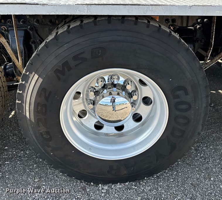 image for item EG1463 2013 Freightliner Coronado SD semi truck