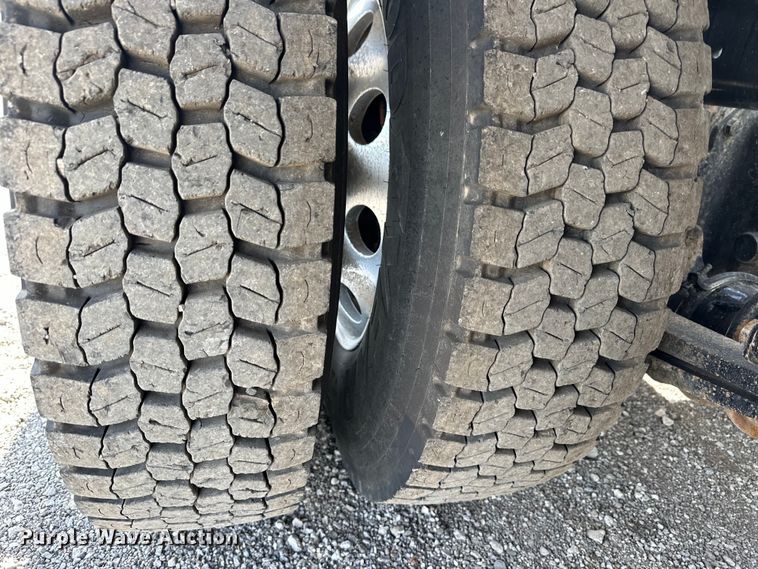 image for item EG1463 2013 Freightliner Coronado SD semi truck