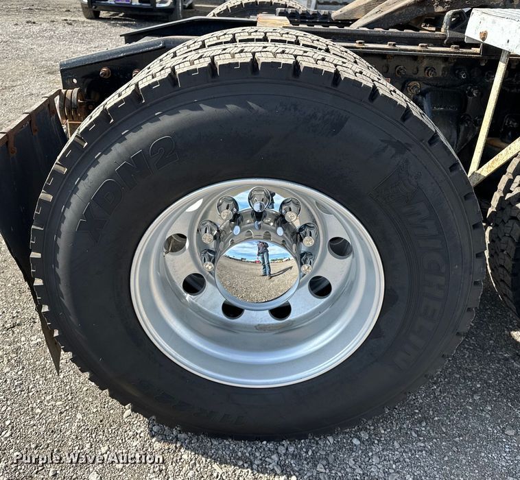 image for item EG1463 2013 Freightliner Coronado SD semi truck