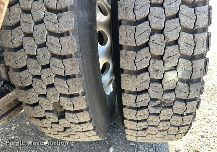 image for item EG1463 2013 Freightliner Coronado SD semi truck