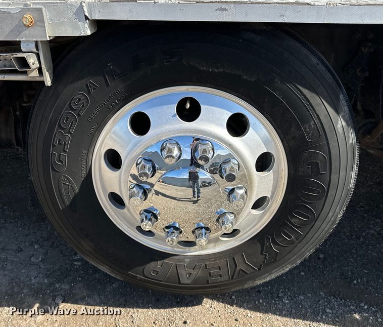 image for item EG1463 2013 Freightliner Coronado SD semi truck