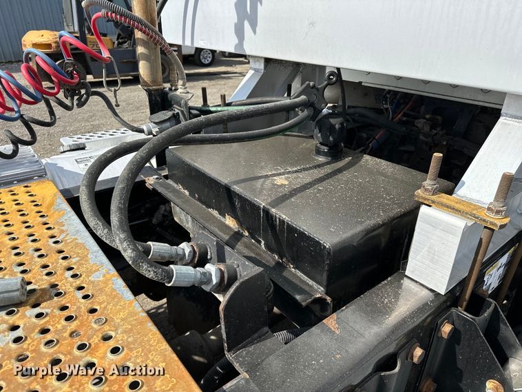 image for item EG1464 2012 Kenworth  T800 semi truck