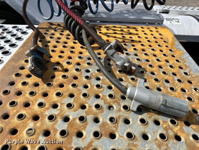 image for item EG1464 2012 Kenworth  T800 semi truck