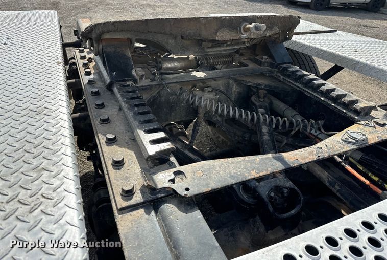 image for item EG1464 2012 Kenworth  T800 semi truck