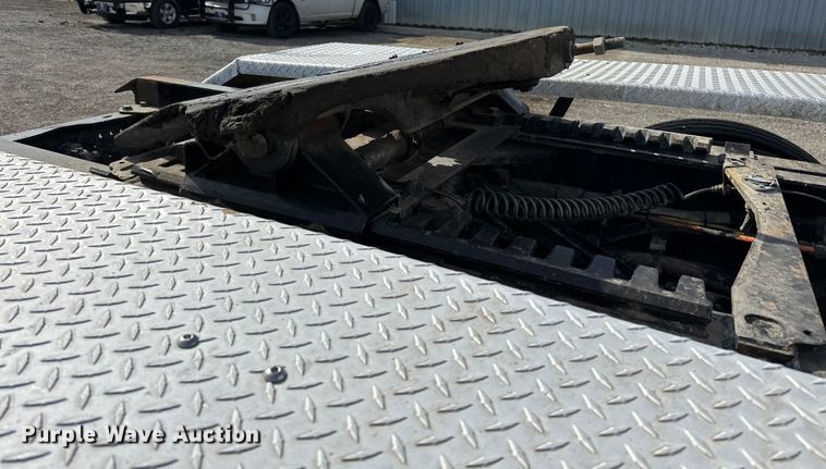 image for item EG1464 2012 Kenworth  T800 semi truck