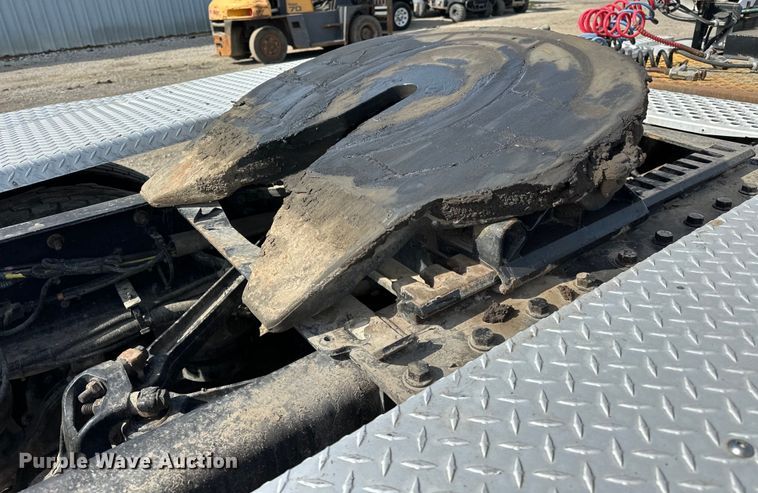 image for item EG1464 2012 Kenworth  T800 semi truck